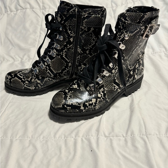 New Abound Snakeskin Print Lace-Up Boots Womens Size 7 Victor Buckle Side Zip - Picture 14 of 14